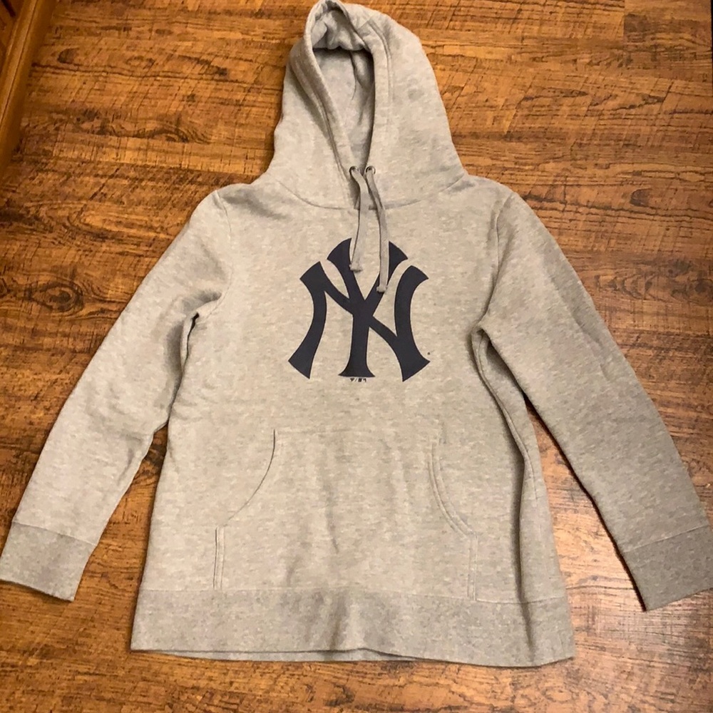 Women’s New York Yankees hoodie from Fanatics.com - Size Large